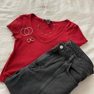 Cute lettuce hem, red ribbed top.